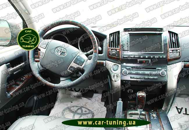   Toyota Land Cruiser 200